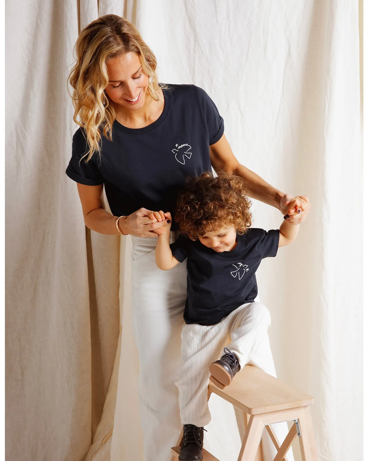 Le t-shirt brodé Baby bird en coton bio - charbon